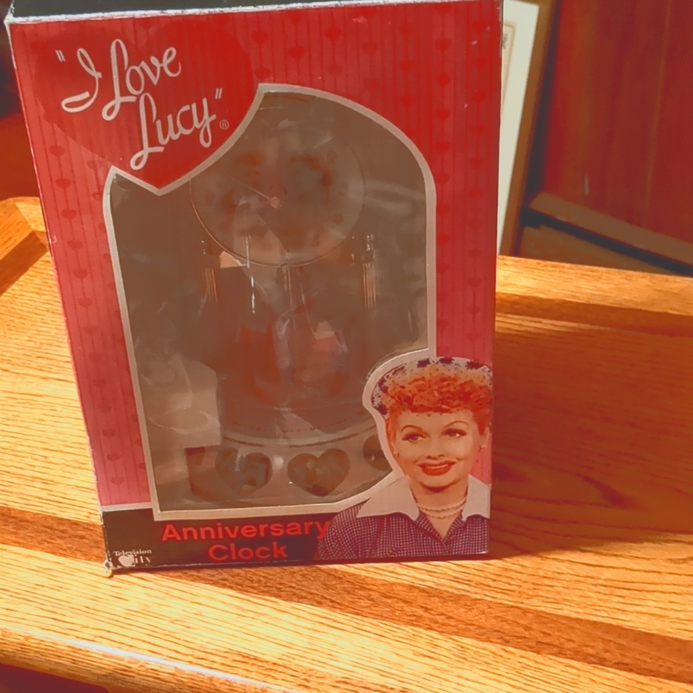 New I love Lucy and anniversary clock